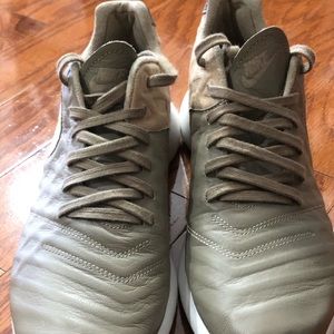 Nike tiempo size 8.5